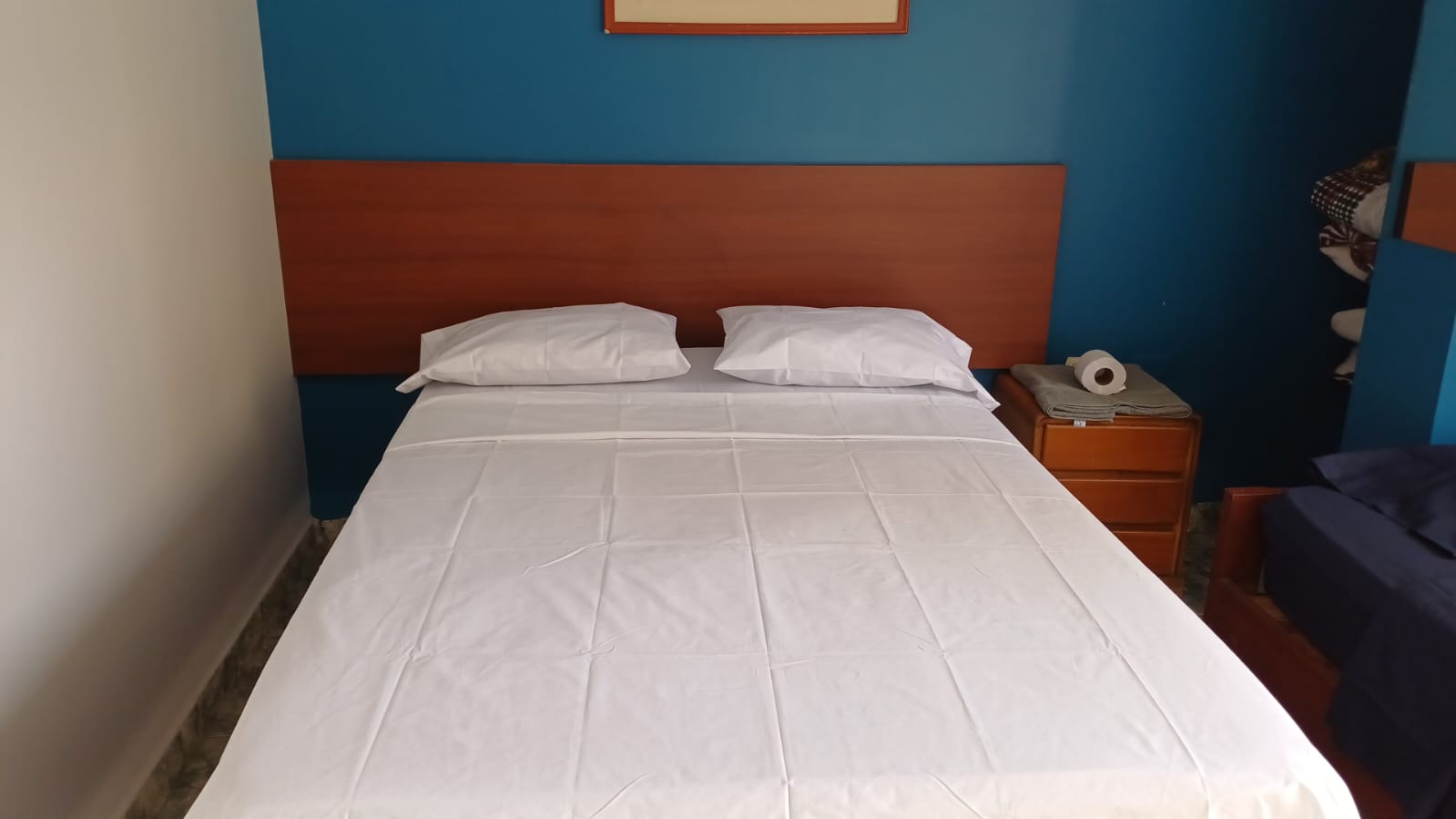 Exterior del hotel al atardecer